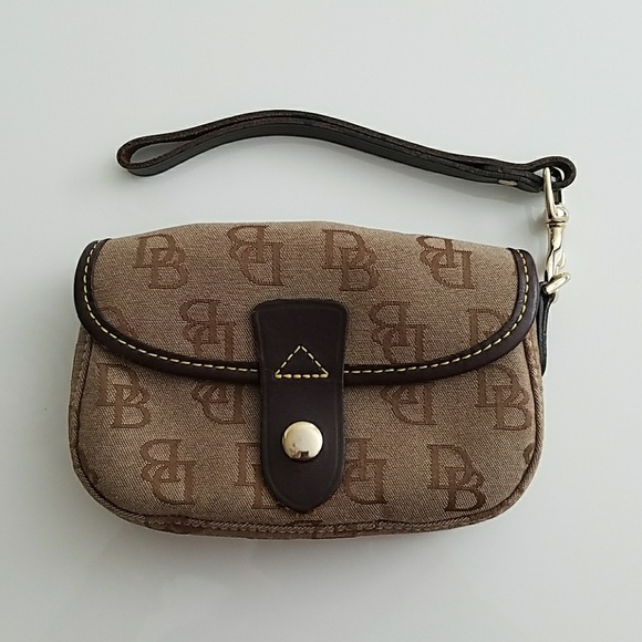 dooney and bourke flap wristlet